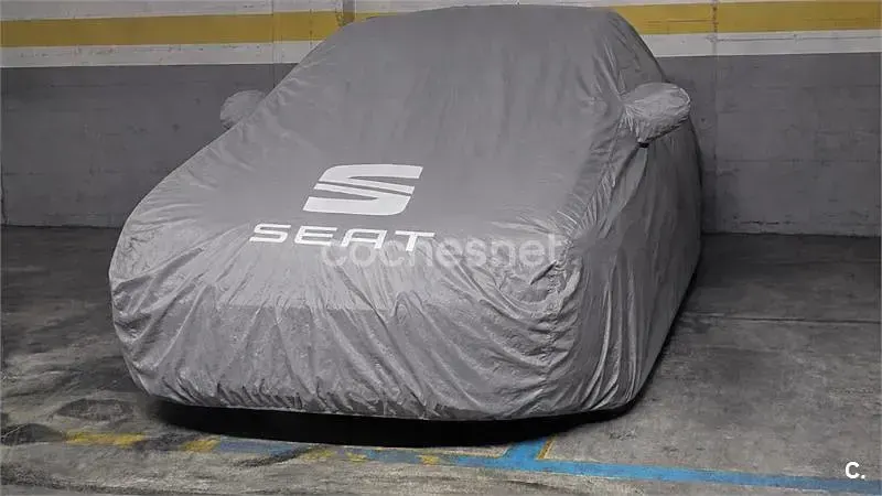 Usado Seat Ibiza Stella 100 CV (73 kW) 2003 Negro Utilitario