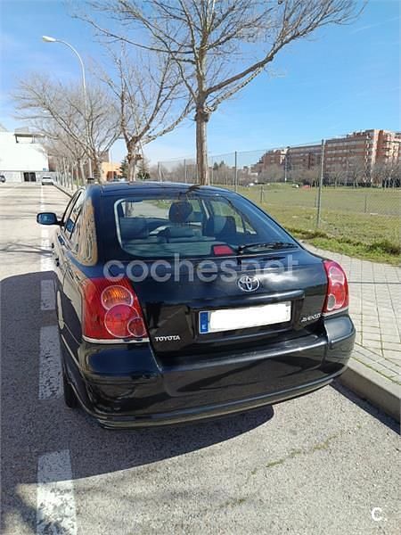 Usado Toyota Avensis Sol 129 CV (94 kW) 2006 Negro Berlina