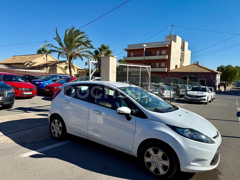 Blanco Usado 2011 Ford Fiesta Trend Berlina | 4900 € (Precio justo) - Imagen 1/4