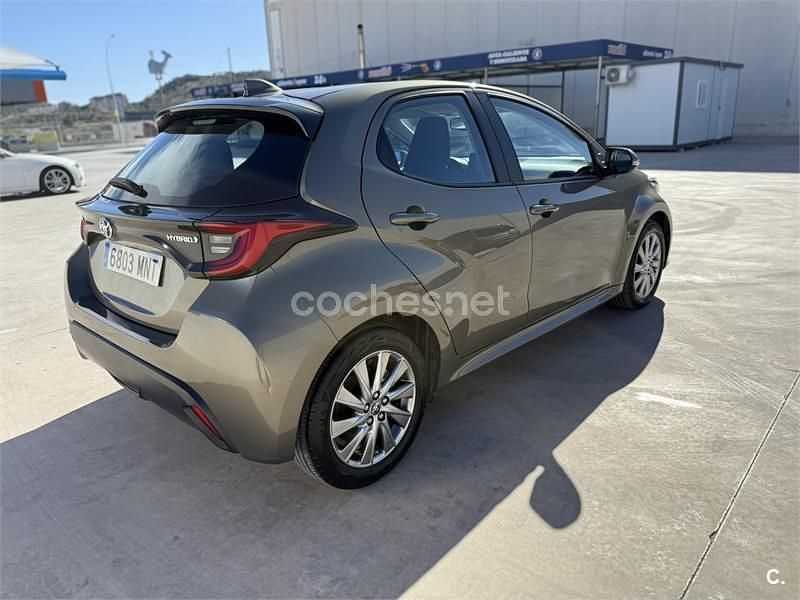 Usado Toyota Yaris Hybrid Style 116 CV (85 kW) 2024 Marrón Berlina