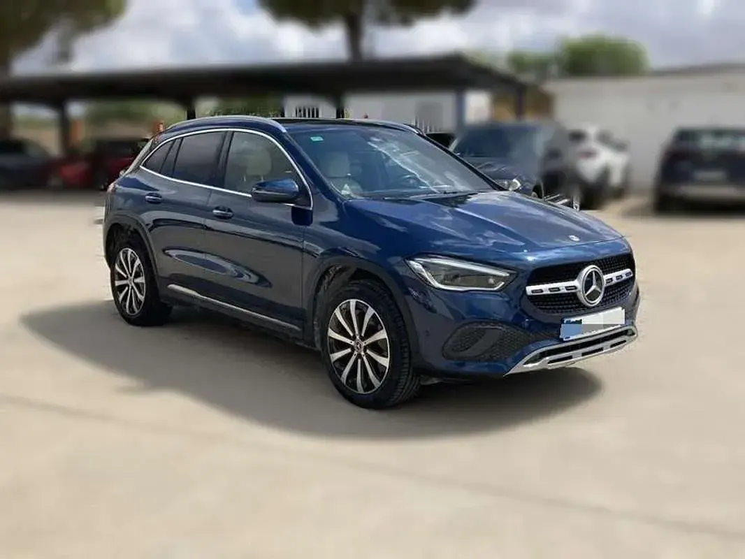 Usado Mercedes GLA180 136 CV (100 kW) 2022 Azul SUV