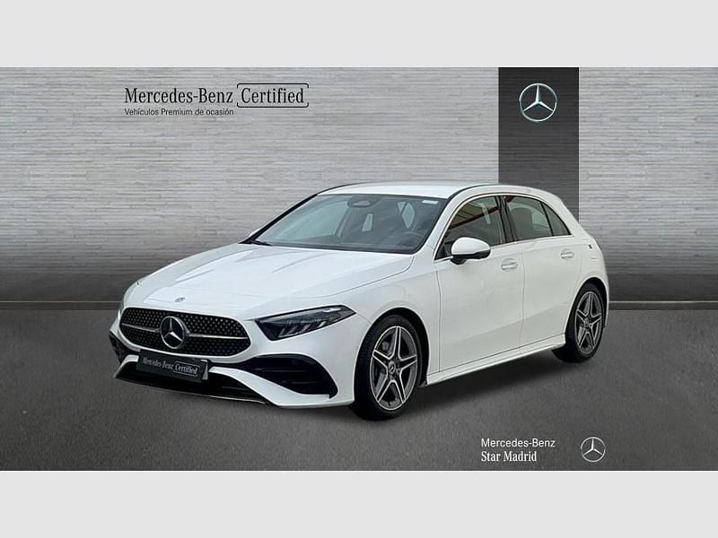 Blanco polar Usado 2024 Mercedes A180 AMG line Berlina | 31.490 € (Precio justo) - Imagen 1/4