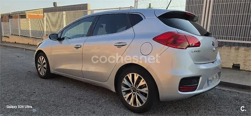 Usado Kia Ceed GT 136 CV (100 kW) 2016 Gris / plata Berlina