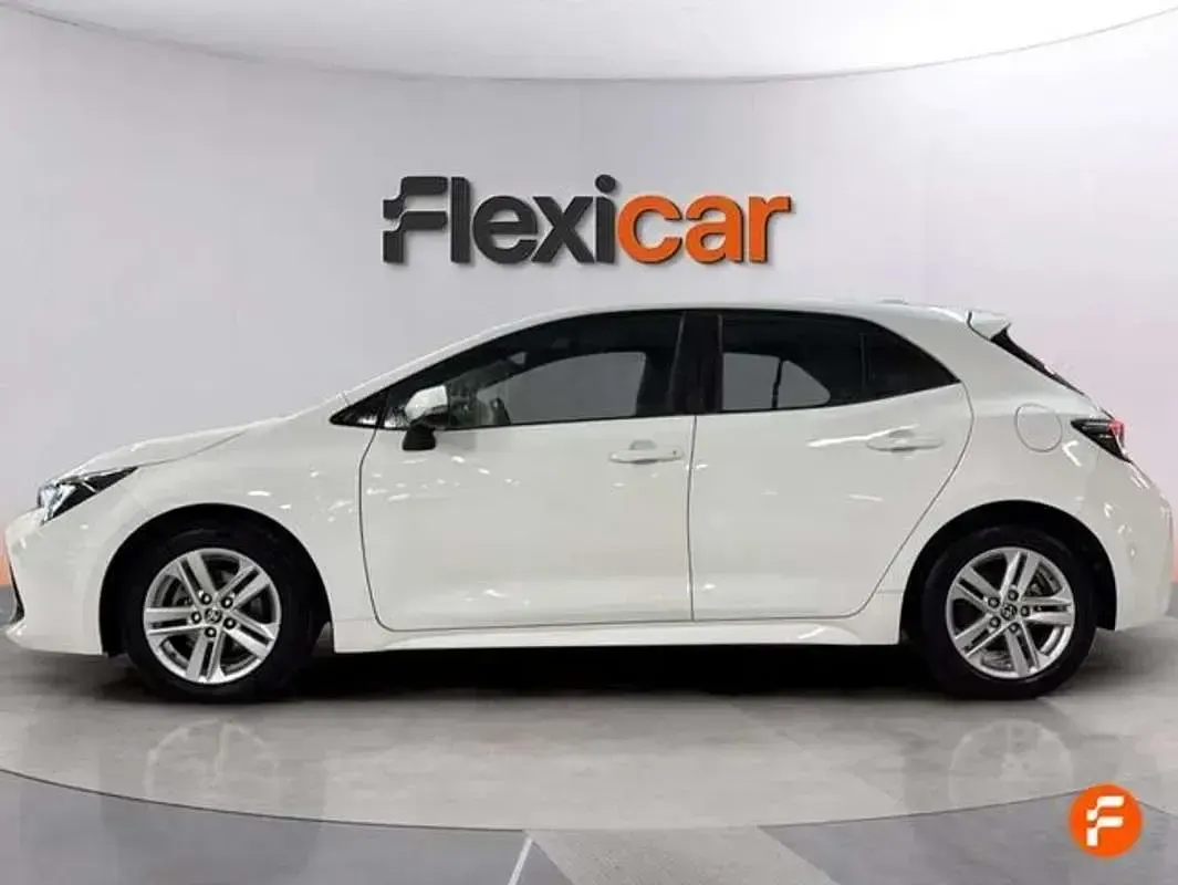 Usado Toyota Corolla Active 122 CV (89 kW) 2021 Blanco Berlina