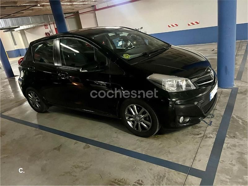 Negro Usado 2014 Toyota Yaris Active Berlina | 10.000 € (Caro) - Imagen 1/4