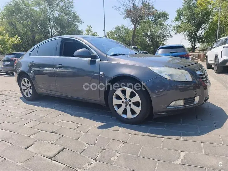 Usado Opel Insignia Cosmo 130 CV (95 kW) 2009 Beige Berlina