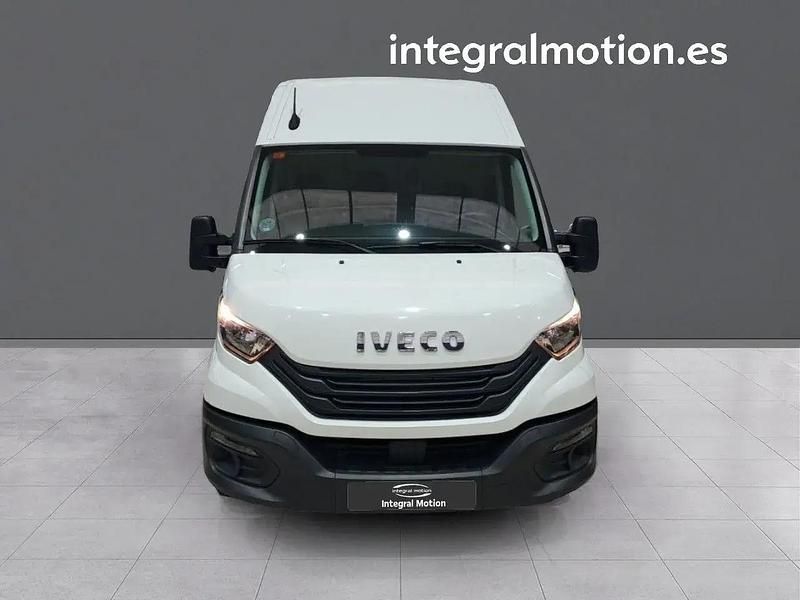 Usado Iveco Daily 156 CV (114 kW) 2023 Blanco Berlina