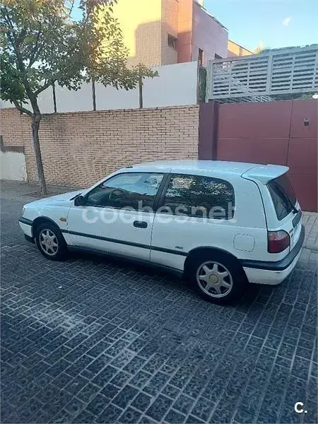 Usado Nissan Sunny 142 CV (104 kW) 1991 Blanco Berlina
