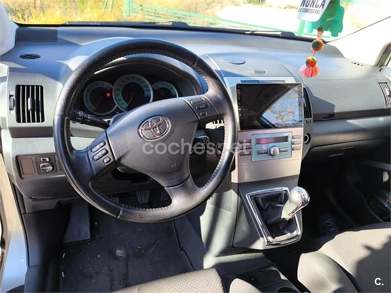 Usado Toyota Corolla Verso Sol 129 CV (94 kW) 2005 Gris / plata Monovolumen