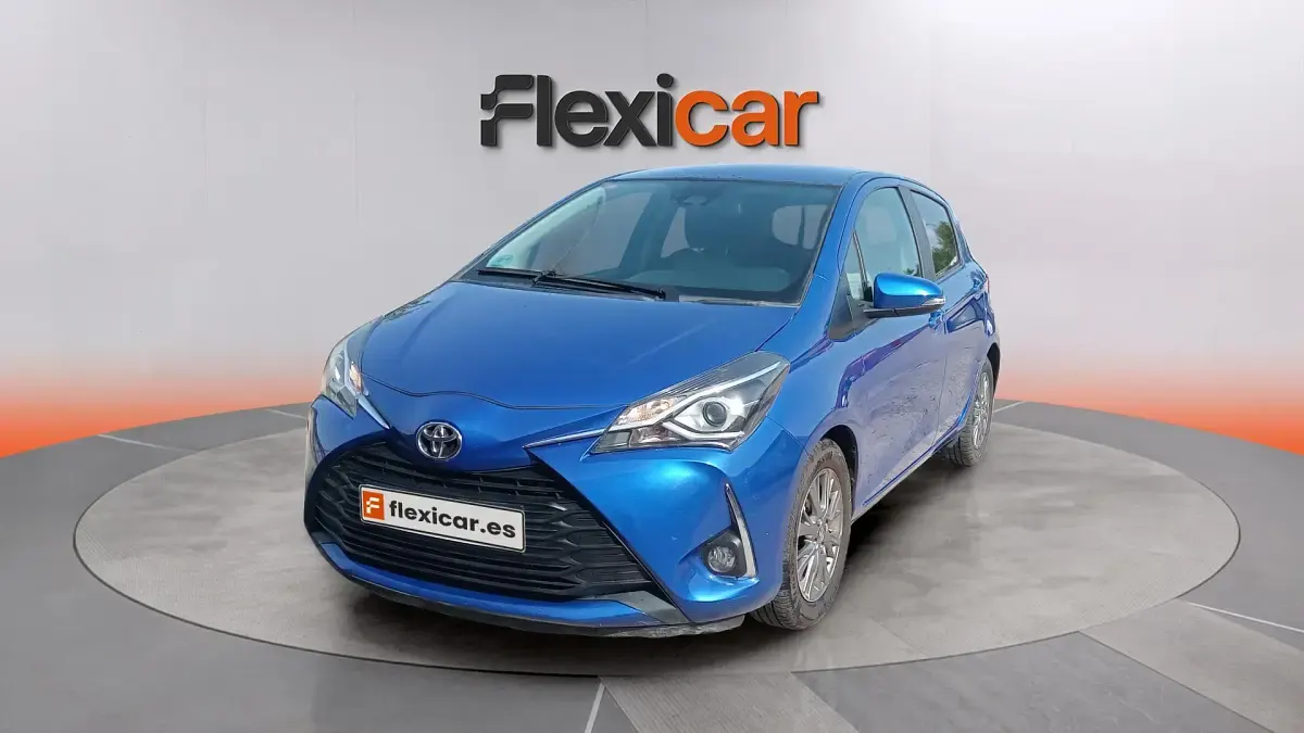 Usado Toyota Yaris Active 69 CV (50 kW) 2019 Azul Berlina