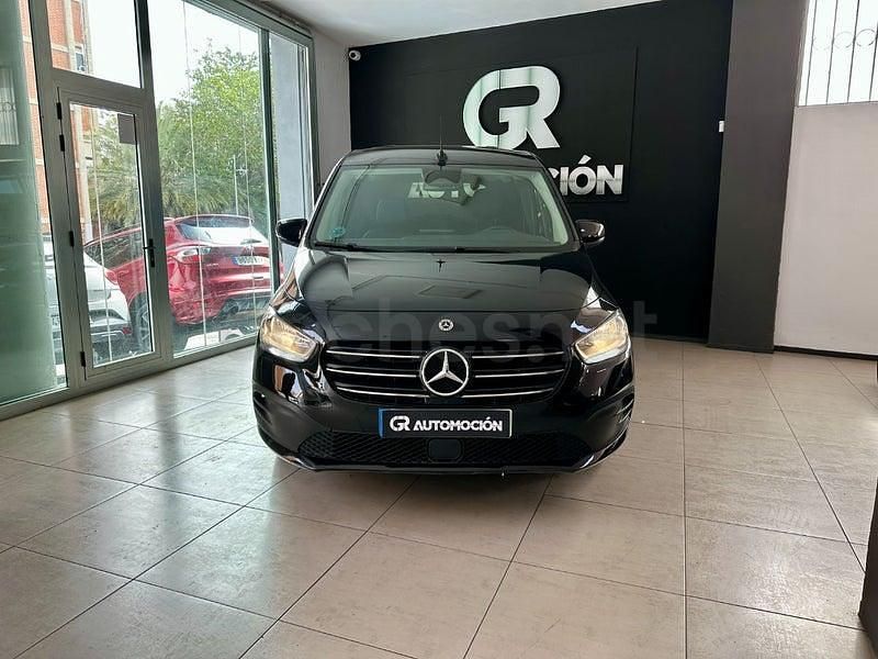Usado Mercedes T180 116 CV (85 kW) 2023 Negro Monovolumen