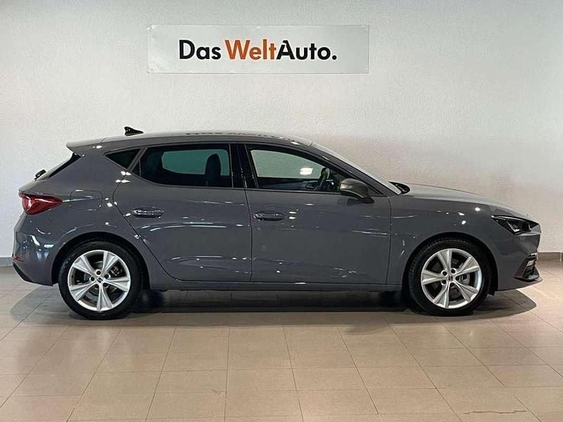 Usado Seat Leon FR 204 CV (150 kW) 2025 Gris Berlina