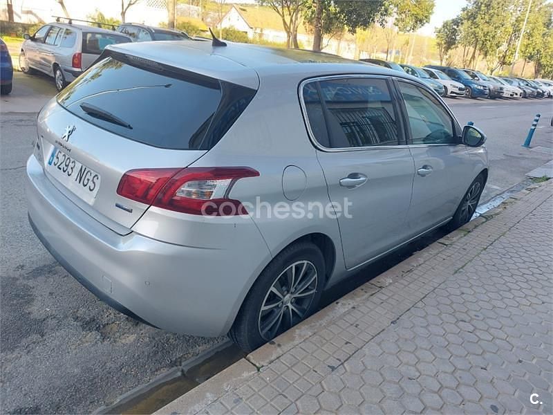 Usado Peugeot 308 Style 110 CV (80 kW) 2017 Gris / plata Berlina