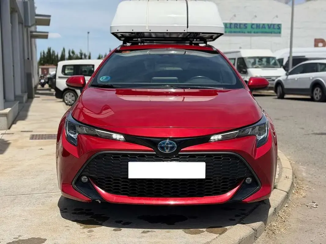 Usado Toyota Corolla Active 122 CV (89 kW) 2019 Rojo Familiar