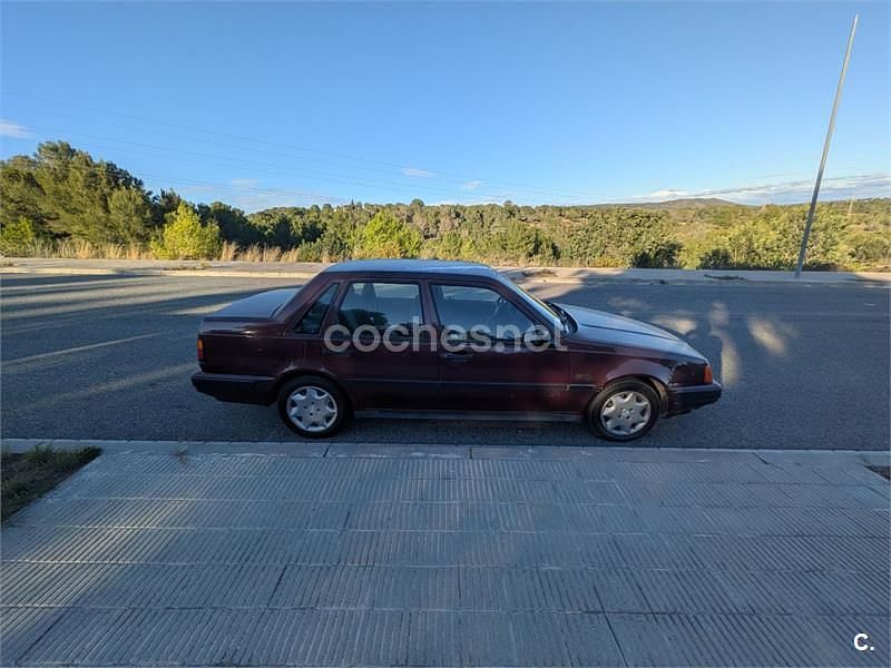 Usado Volvo 460 90 CV (66 kW) 1992 Granate Berlina