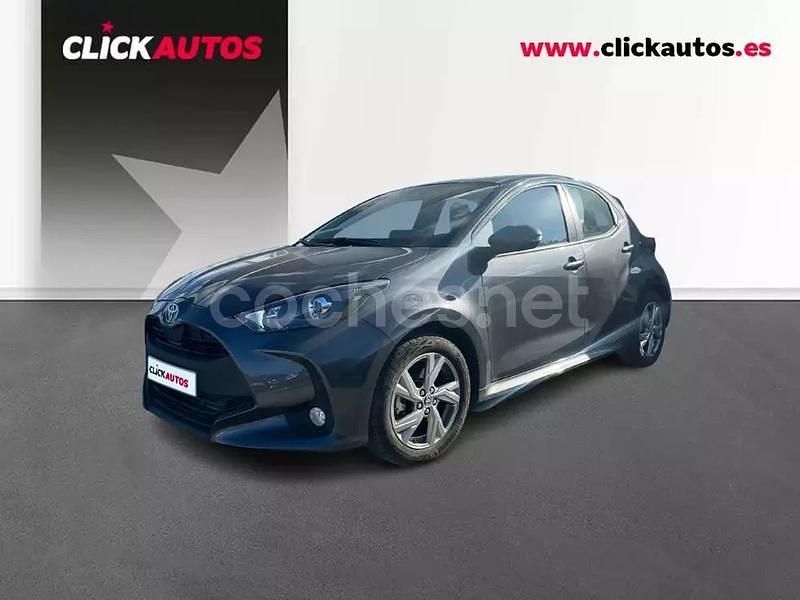 Gris / plata Usado 2025 Toyota Yaris Hybrid Active Berlina | 23.000 € (Precio justo) - Imagen 1/4