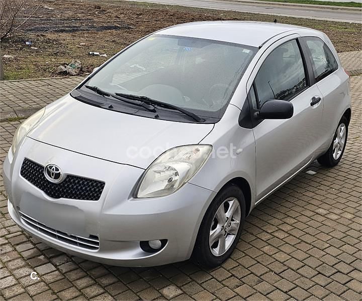 Gris / plata Usado 2007 Toyota Yaris Berlina | 3999 € (Buen precio) - Imagen 1/4