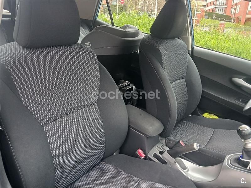 Usado Toyota Auris Active 90 CV (66 kW) 2010 Azul Utilitario