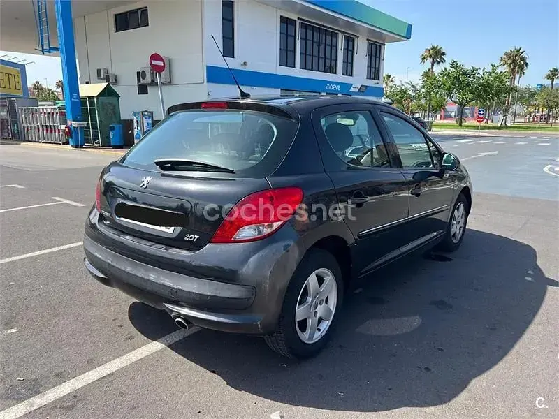 Usado Peugeot 207 Active 95 CV (69 kW) 2010 Negro Berlina