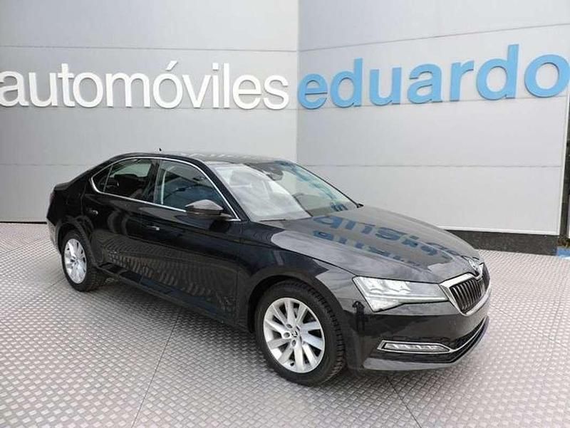 Negro Usado 2022 Skoda Superb Ambition Berlina | 20.500 € (Super precio) - Imagen 1/4