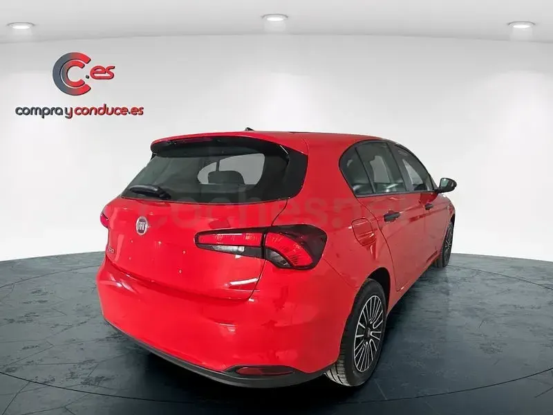 Nuevo Fiat Tipo 101 CV (74 kW) 2025 Rojo Berlina