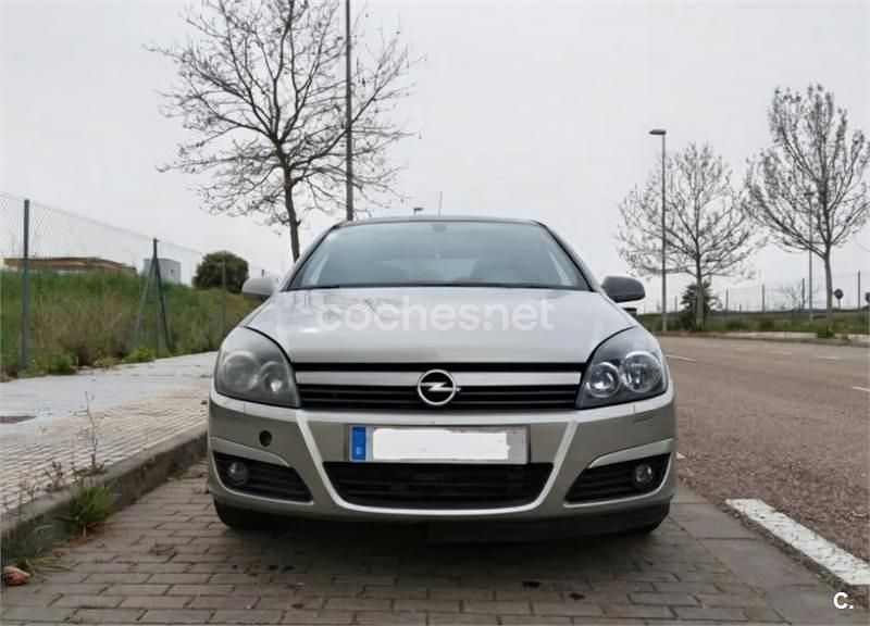 Gris / plata Usado 2005 Opel Astra Cosmo Berlina | 1250 € (Un poco caro) - Imagen 1/4