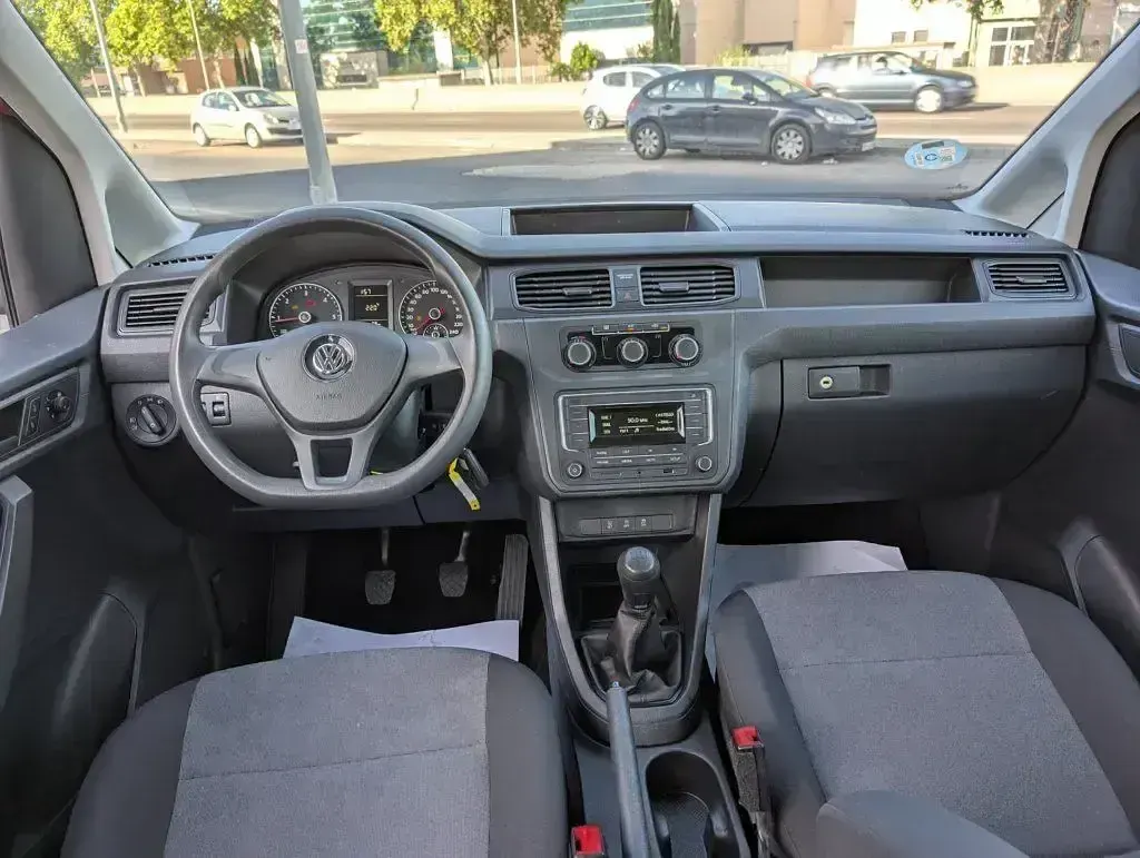 Usado VW Caddy 102 CV (75 kW) 2020 Rojo Monovolumen