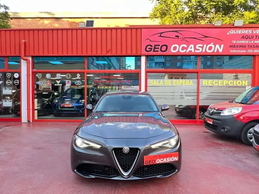 Usado Alfa Romeo Giulia Super 179 CV (131 kW) 2016 Gris Berlina
