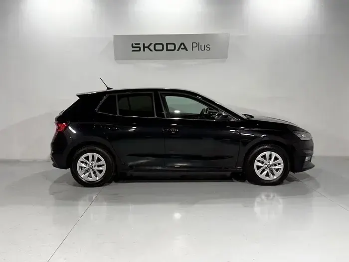 Usado Skoda Fabia Selection 95 CV (69 kW) 2025 Negro Utilitario
