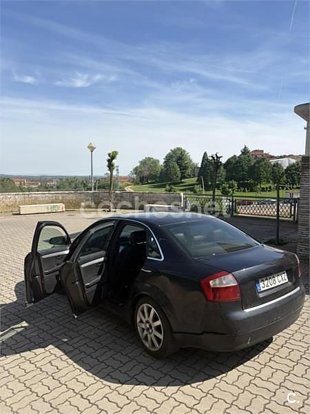 Usado Audi A4 Sport 130 HP (95 kW) 2004 Preto Sedan