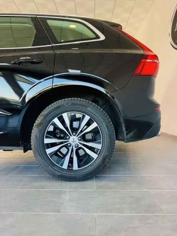 Usado Volvo XC60 Momentum 197 CV (144 kW) 2021 Negro SUV