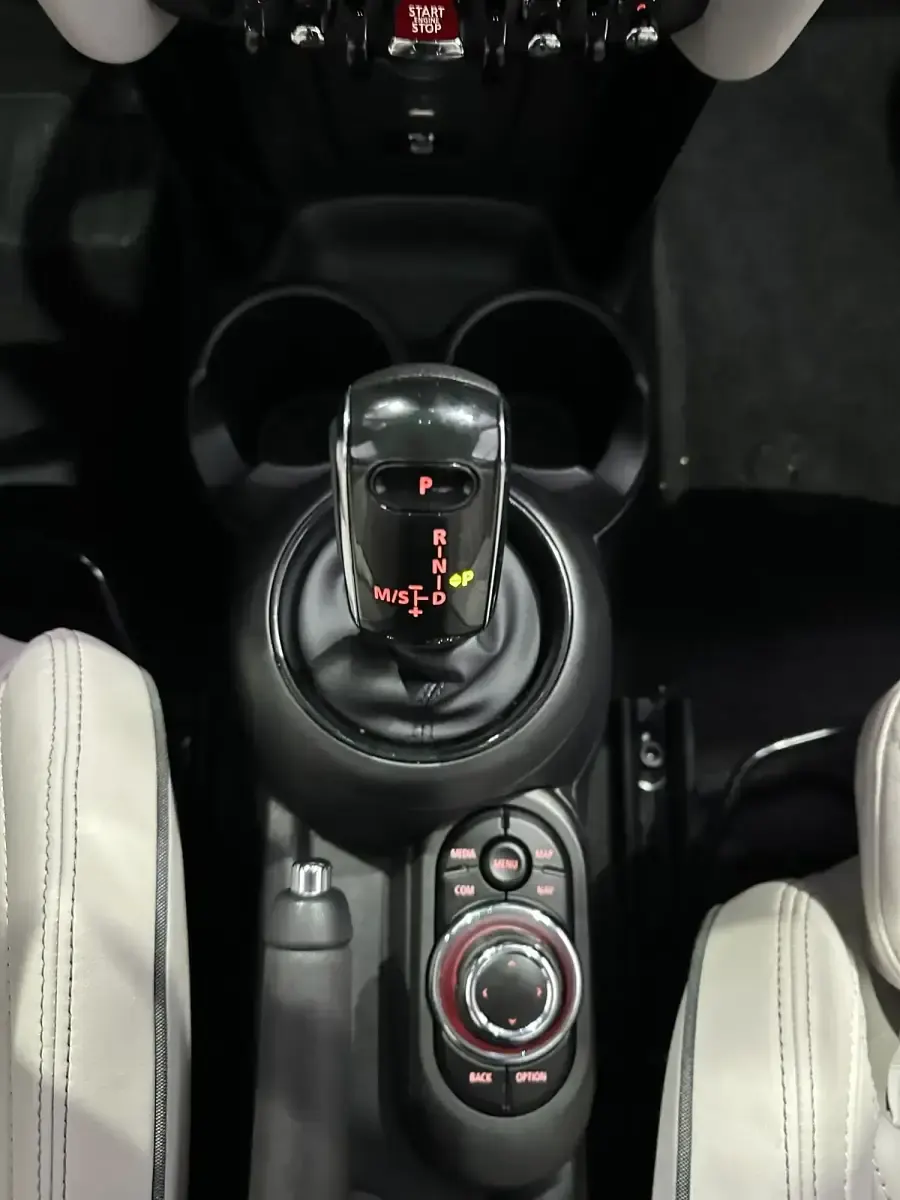 Usado Mini Cooper S 178 CV (130 kW) 2022 Gris / plata Utilitario