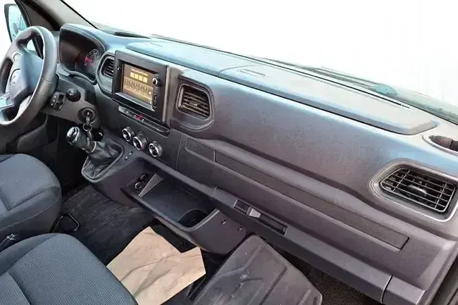 Usado Renault Master 135 CV (99 kW) 2020 Negro Monovolumen