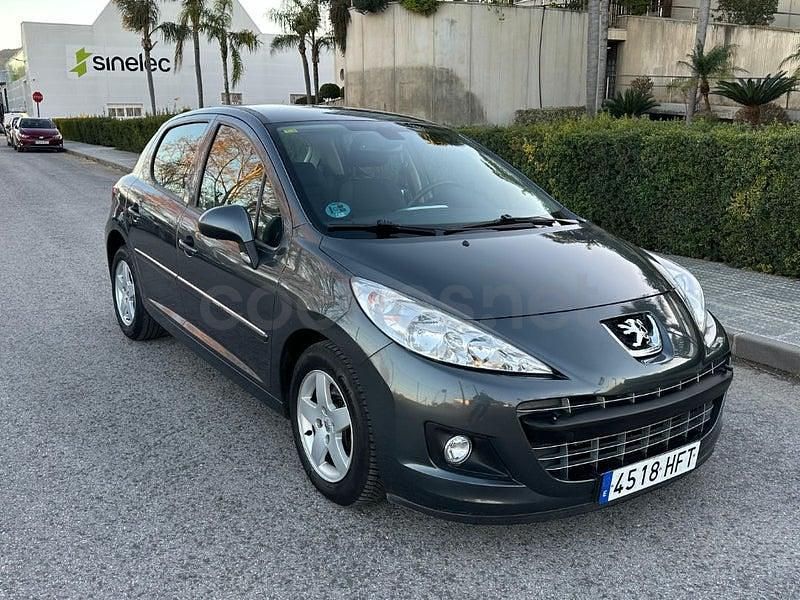 Usado Peugeot 207 Active 95 CV (69 kW) 2011 Gris / plata Berlina