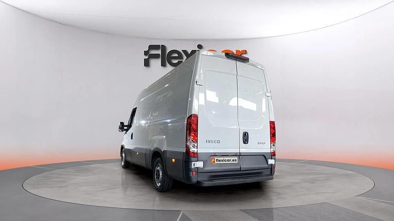 Usado Iveco Daily 156 CV (114 kW) 2023 Blanco Berlina