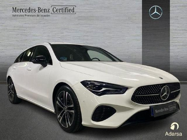 Usado Mercedes CLA200 Shooting Brake 150 CV (110 kW) 2023 Blanco polar Familiar