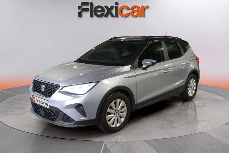 Usado Seat Arona Style 110 CV (80 kW) 2022 Gris SUV