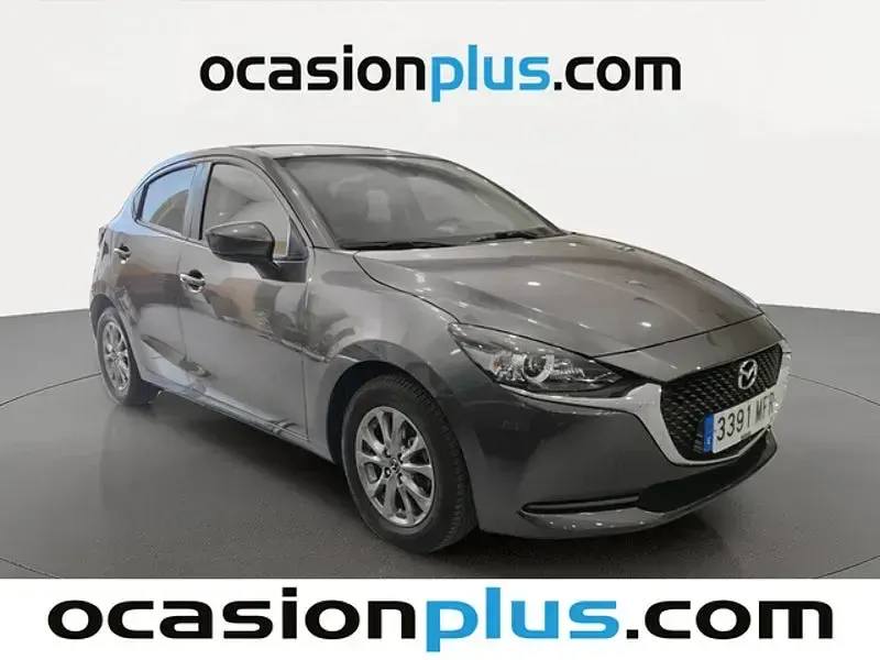 Usado Mazda 2 75 CV (55 kW) 2023 Gris / plata Utilitario