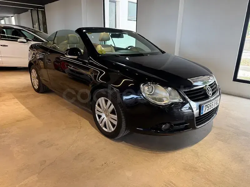 Usado VW Eos 140 CV (102 kW) 2007 Azul Descapotable