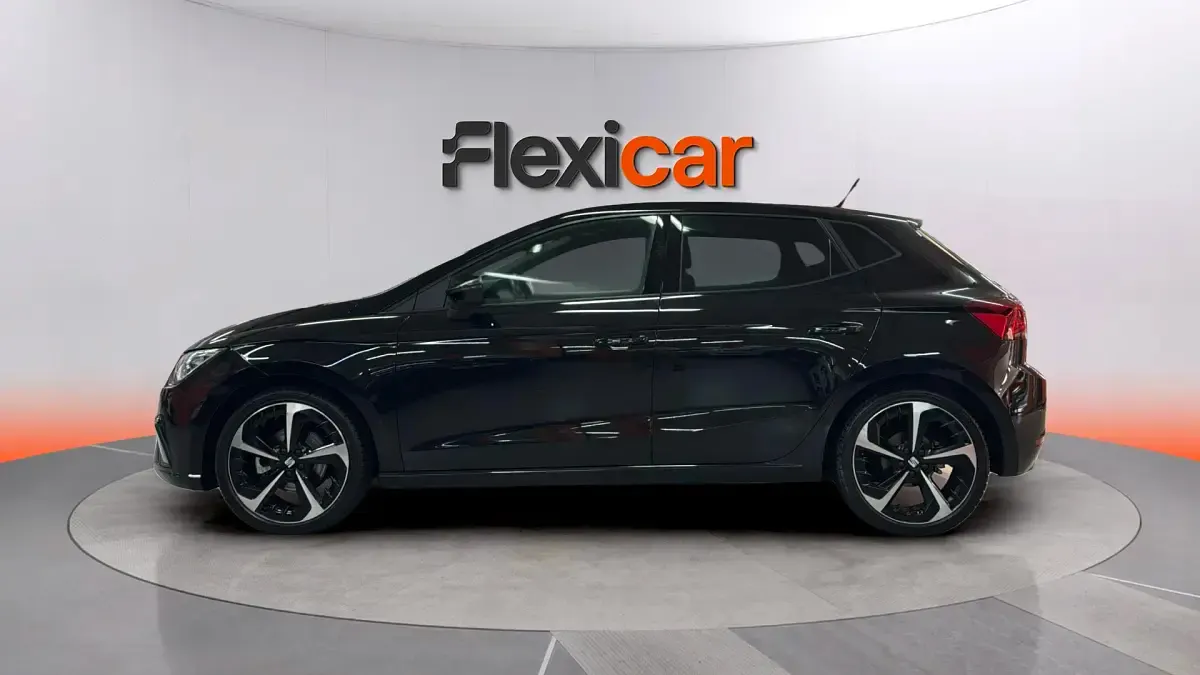 Usado Seat Ibiza FR 110 CV (80 kW) 2021 Negro Utilitario