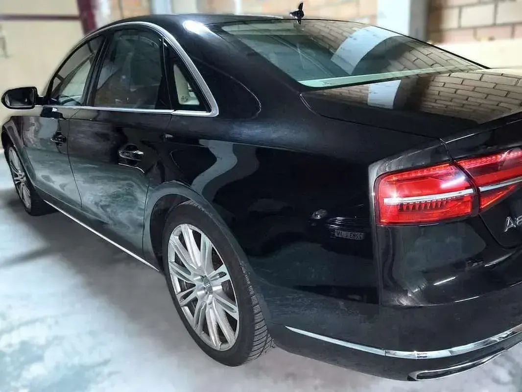 Usado Audi A8 Comfort 262 CV (192 kW) 2016 Negro Berlina