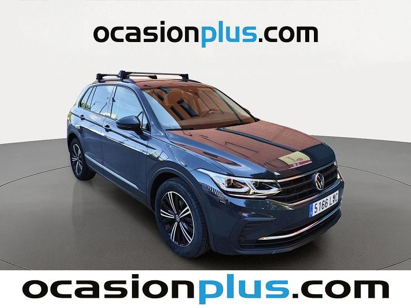 Usado VW Tiguan Life 131 CV (96 kW) 2022 Gris SUV