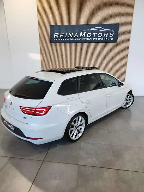Usado Seat Leon ST FR 150 CV (110 kW) 2018 Blanco Familiar
