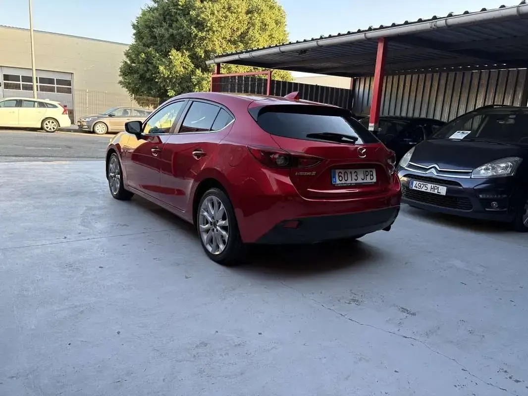 Usado Mazda 3 Luxury 105 CV (77 kW) 2016 Burdeos Utilitario