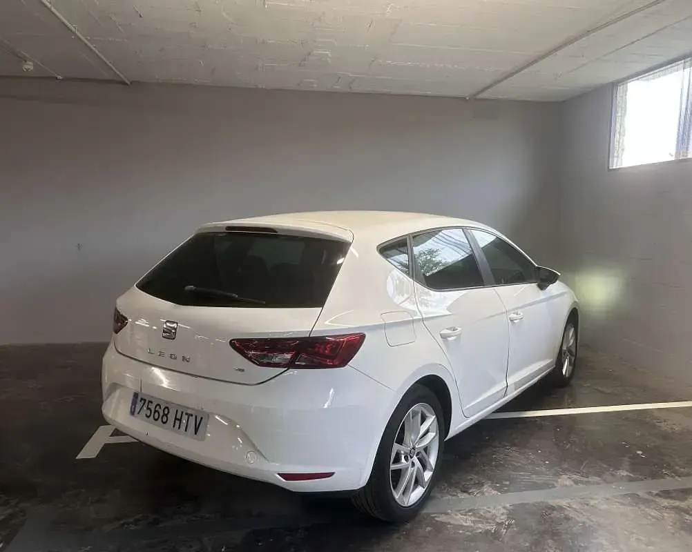 Usado Seat Leon Style 105 CV (77 kW) 2013 Blanco Utilitario