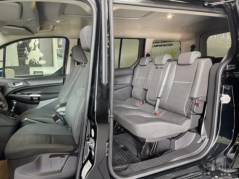 Usado Ford Tourneo Connect Titanium 120 CV (88 kW) 2017 Negro Monovolumen