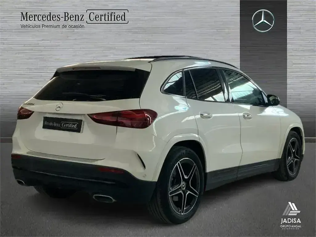Usado Mercedes GLA200 AMG line 150 CV (110 kW) 2025 Blanco SUV