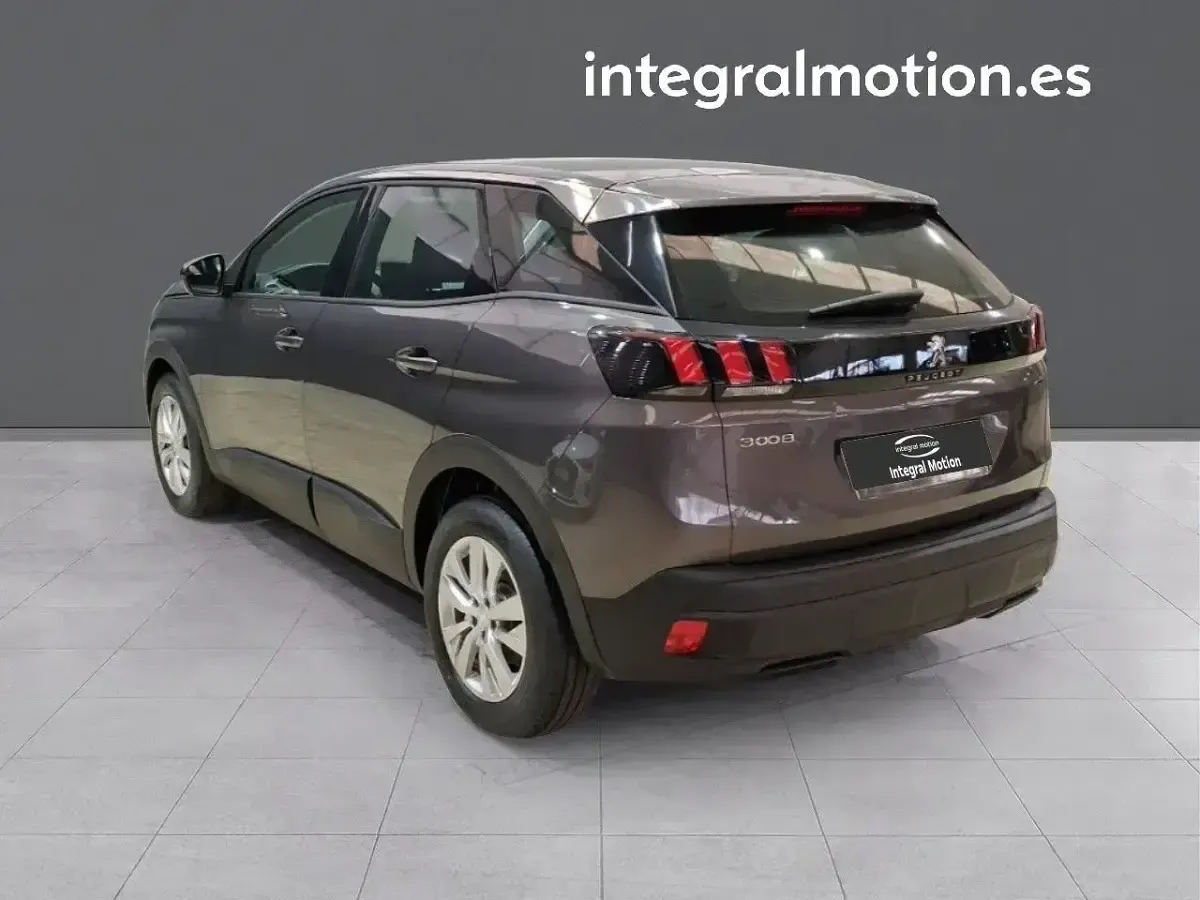 Usado Peugeot 3008 Active 130 CV (95 kW) 2022 Gris SUV