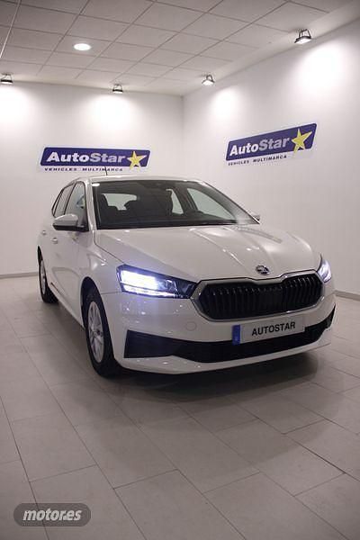 Blanco Usado 2023 Skoda Fabia Ambition Berlina | 16.898 € (Precio justo) - Imagen 1/4