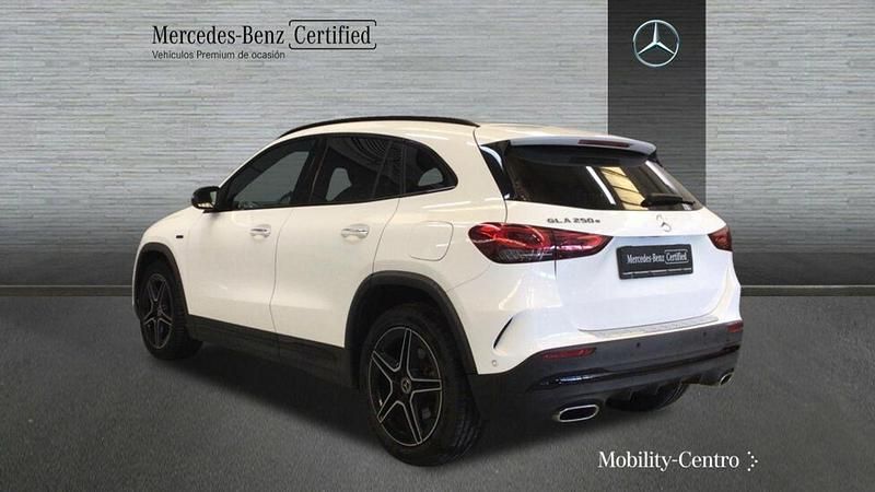 Usado Mercedes GLA250 AMG line 217 CV (159 kW) 2020 Blanco polar  pintura unicolor SUV